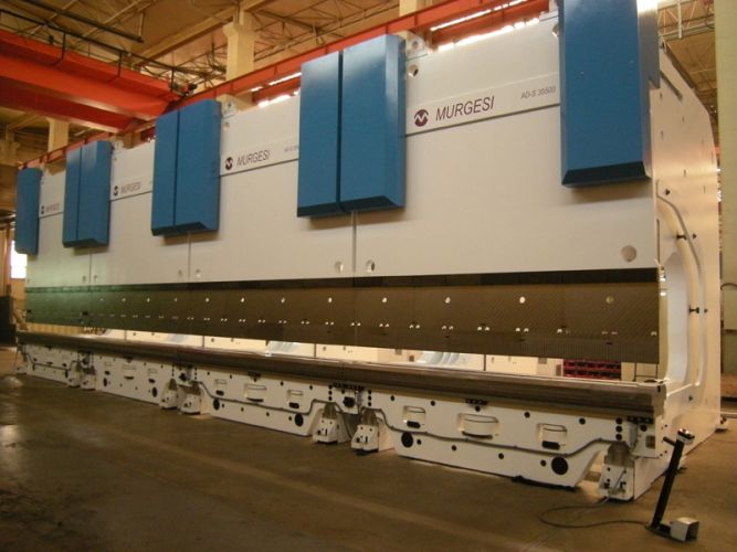 Murgesi-Press-Brake-Depth-Throat-2000-mm-Force-2000-ton (1)